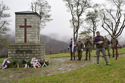 Pietny akt na vojnovom cintoríne vo Veľkrope