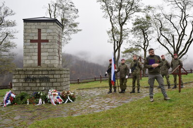 Pietny akt na vojnovom cintoríne vo Veľkrope